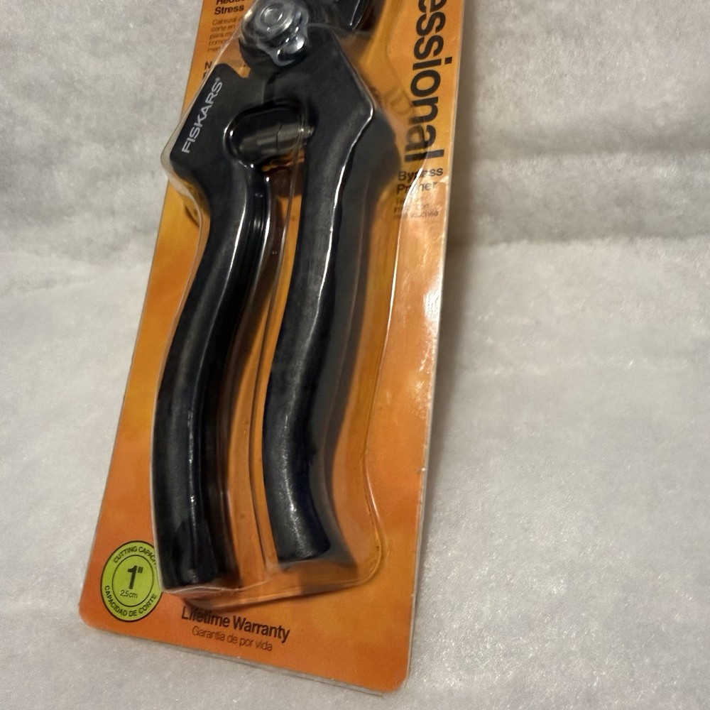 Fiskars Professional Bypass Pruner - Item #9124
