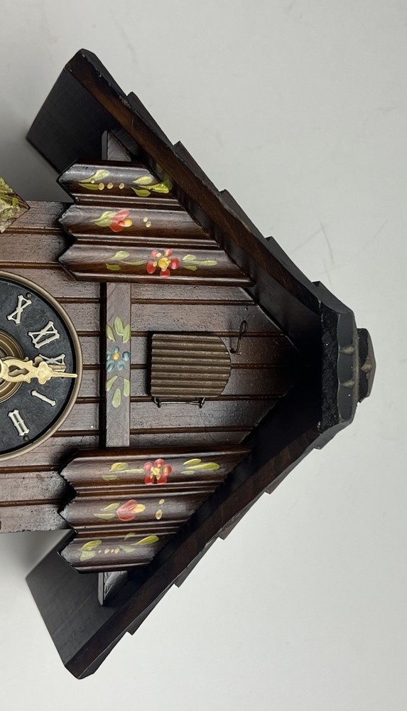 VTG cuckoo wall clock It needs the pendulum The tree is missing a small piece.