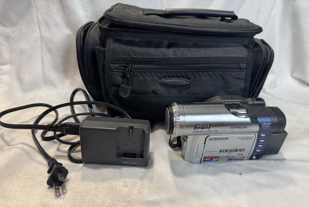 Hitachi DZ-MV380A DVD Camcorder, Bundle