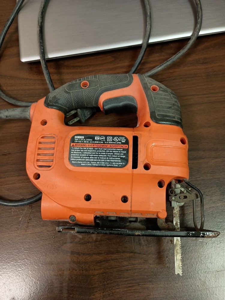 Black & Decker 4.5AMP Jigsaw Variable Speed BDEJS300C Corded Good Condition.