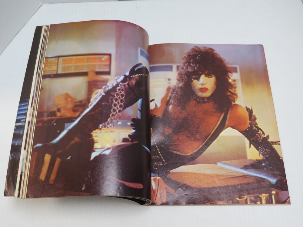 KISS MEETS THE PHANTOM MAGAZINE 1978 AUCOIN