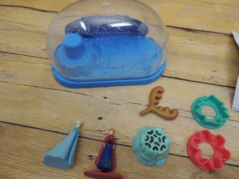 Frozen Snow Globe Play Doh Set