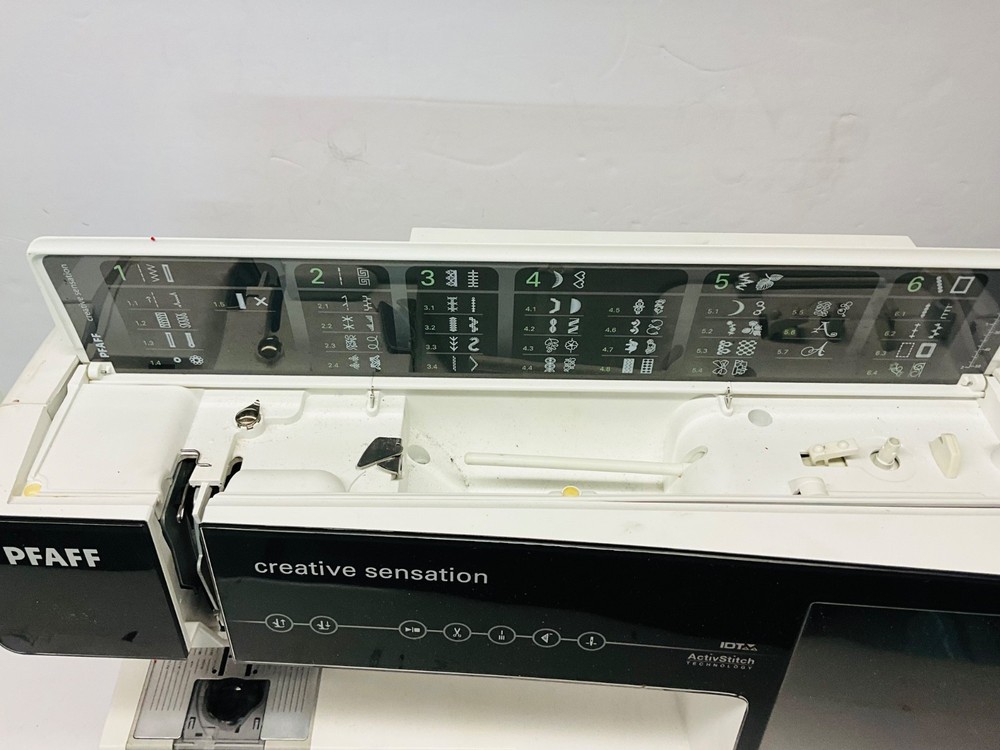 PFAFF Creative Sensation AS IS Powers ON Then OFF Read