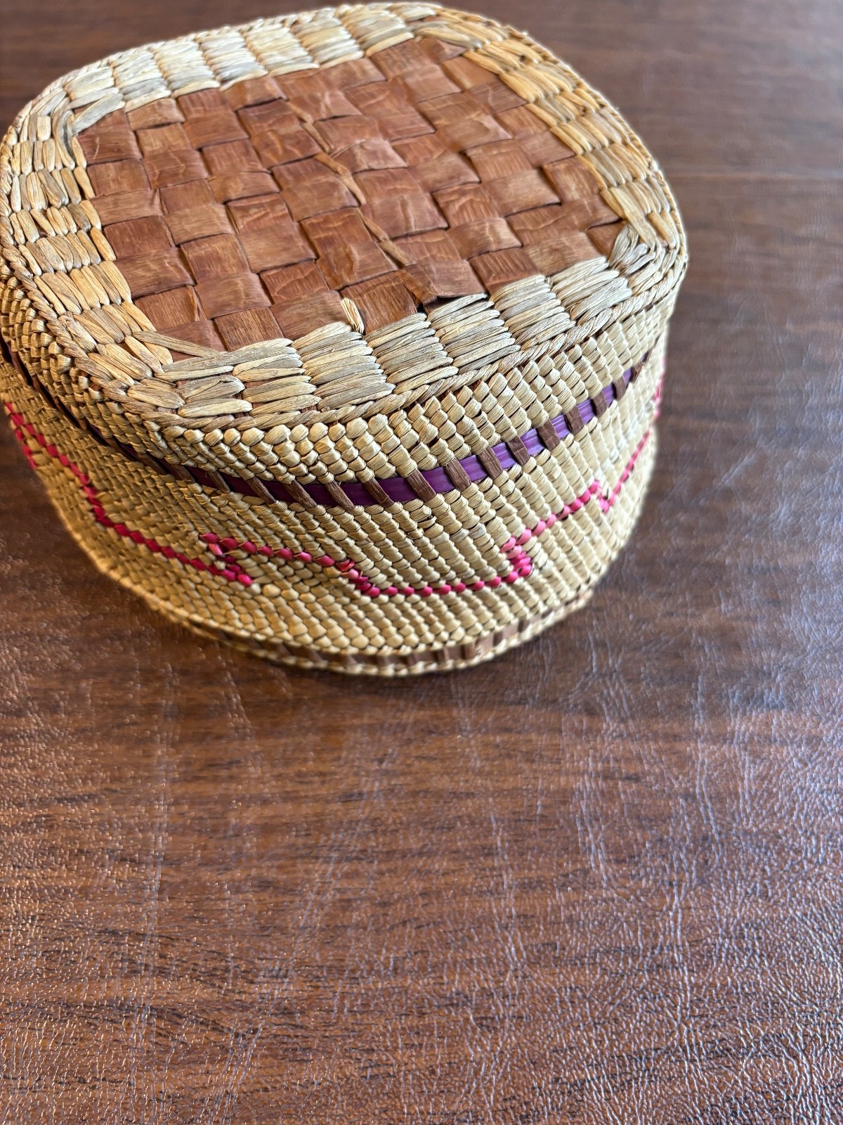 Native American Indian Makah Cedar Bark & Bear Grass Basket c. 1904 no lid 6"