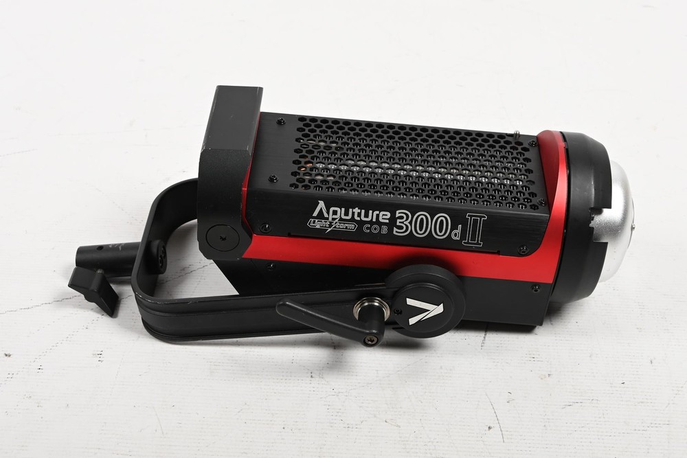 Aputure Light Storm C300d II Daylight LED Monolight #908