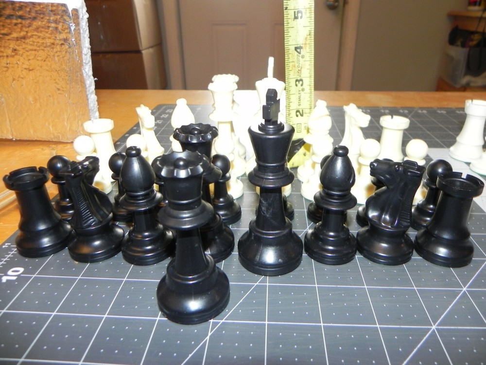 Lot x 3 Staunton Plastic CHESS SET COMPLETE some extra's