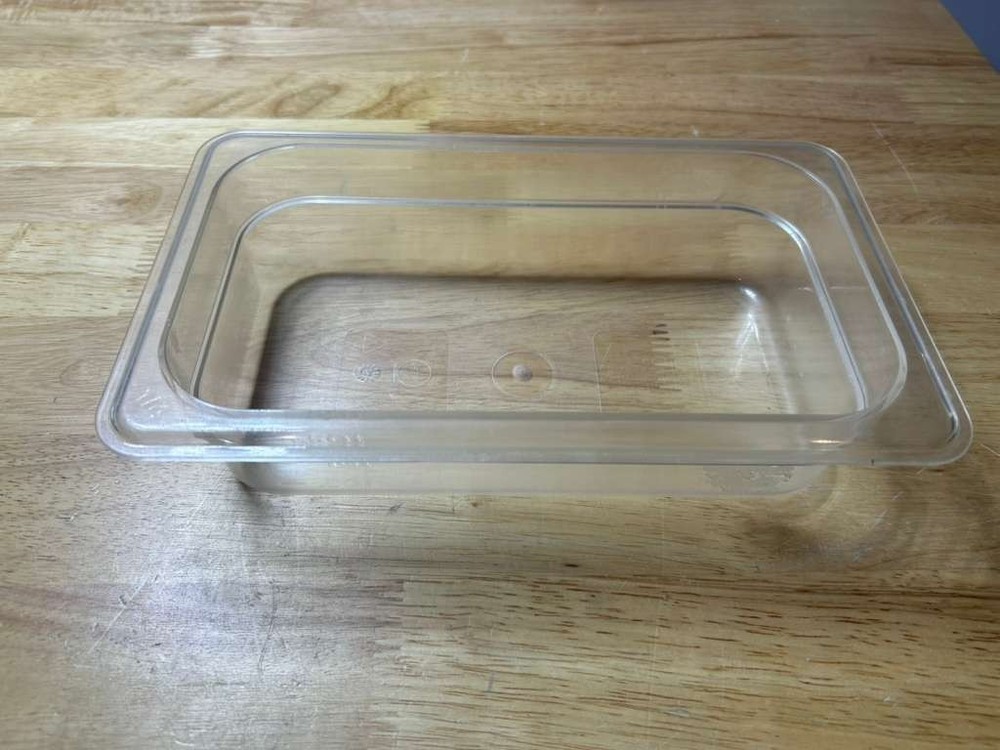 Thunder Group 1/4 Size Polycarbonate Food Pan 2.5” Deep Clear Container