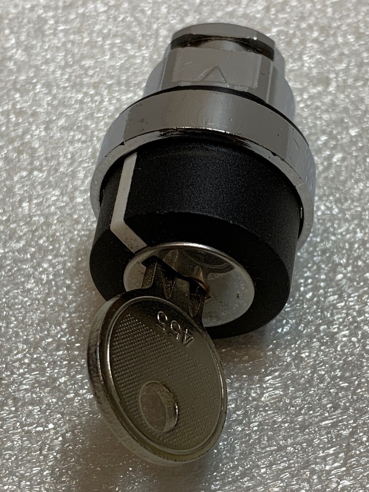 Schneider ZB4 3 Position Key Switch Head Spring Return ZB4BG7 NOS