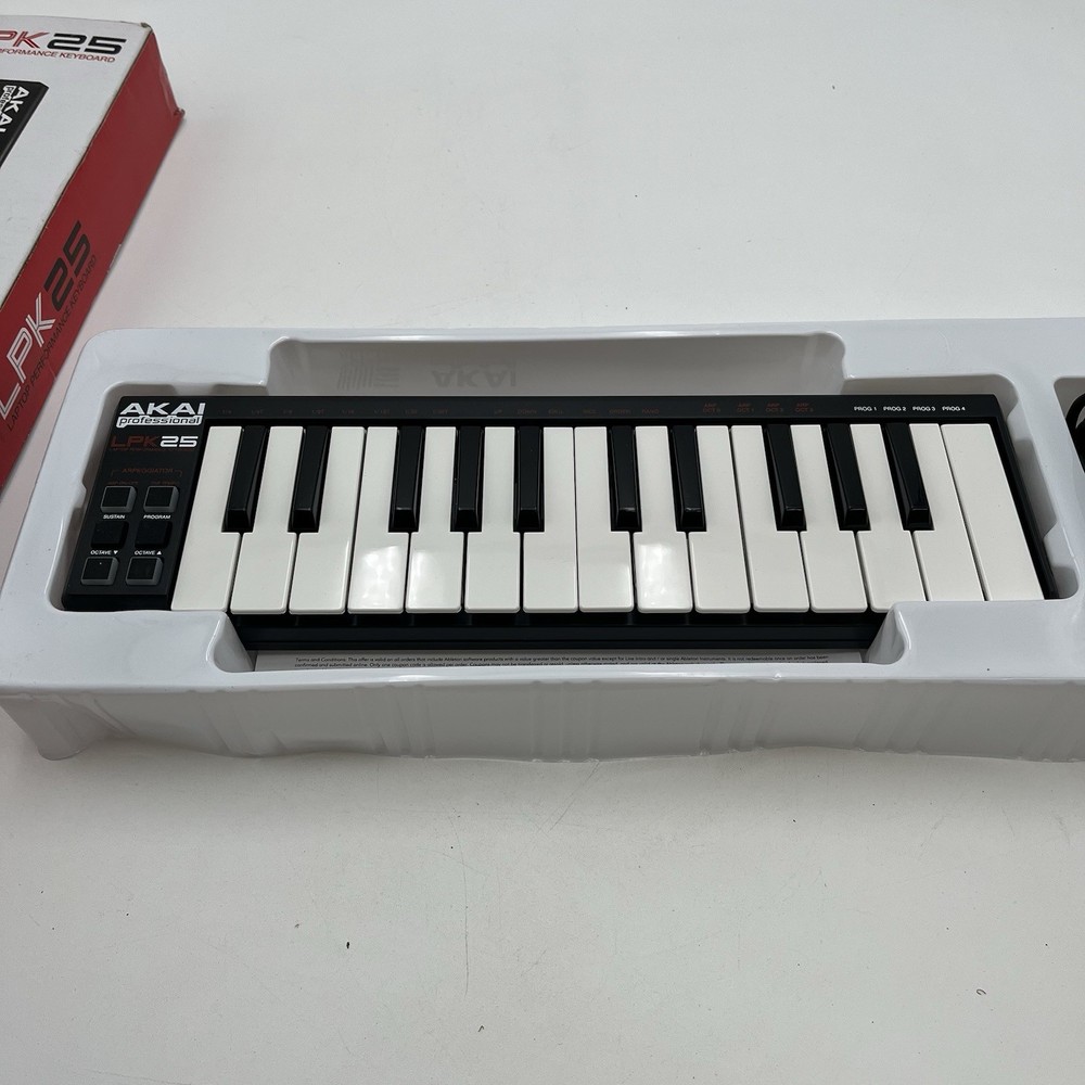 AKAI LPK25 USB Laptop Performance Keyboard, With MPC Beats Kit Code OPEN BOX!