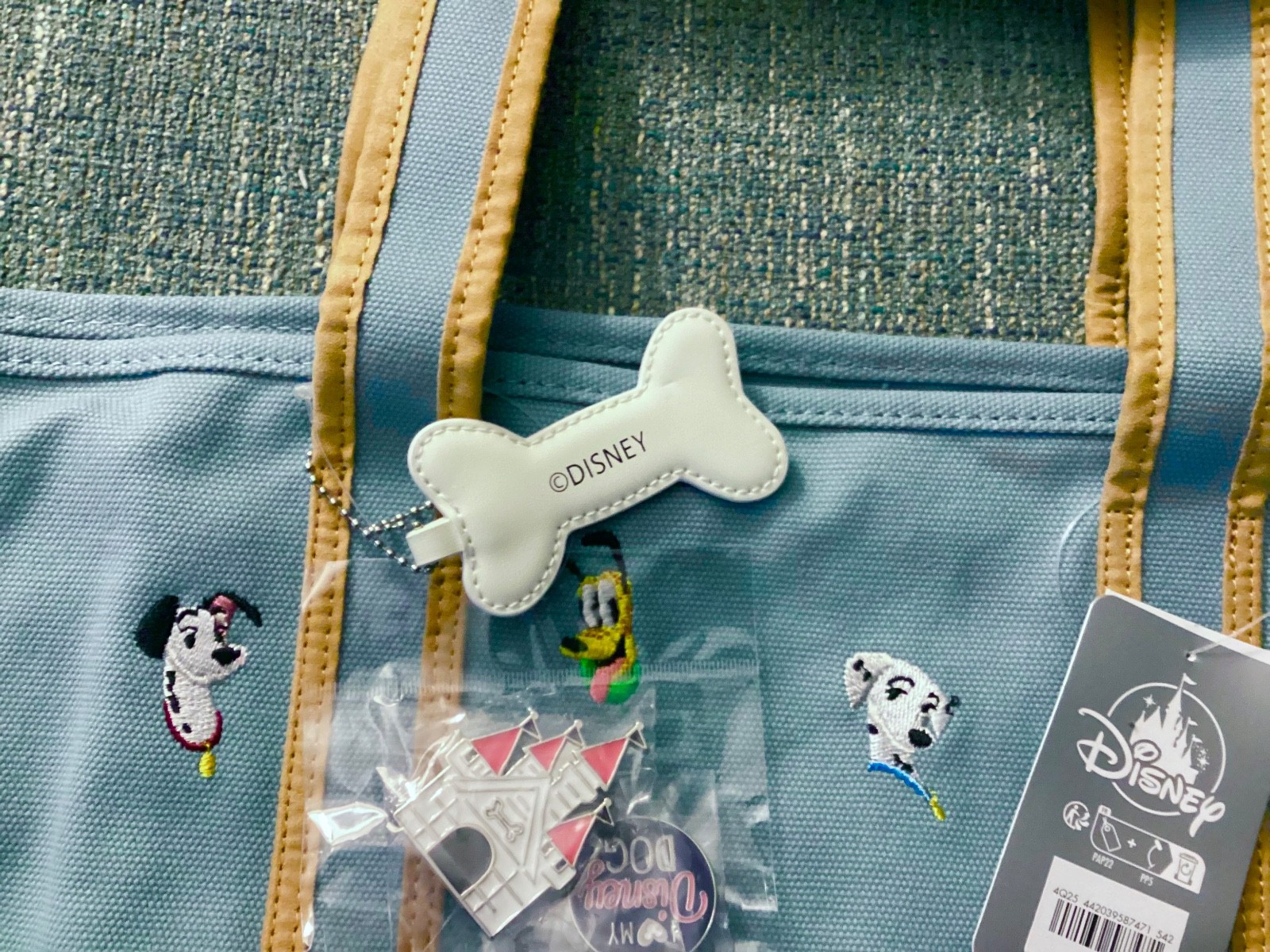 2026 DISNEY THE DISNEY STORE EST 1987 DOGS LARGE CANVAS TOTE BAG & LAPEL PIN SET