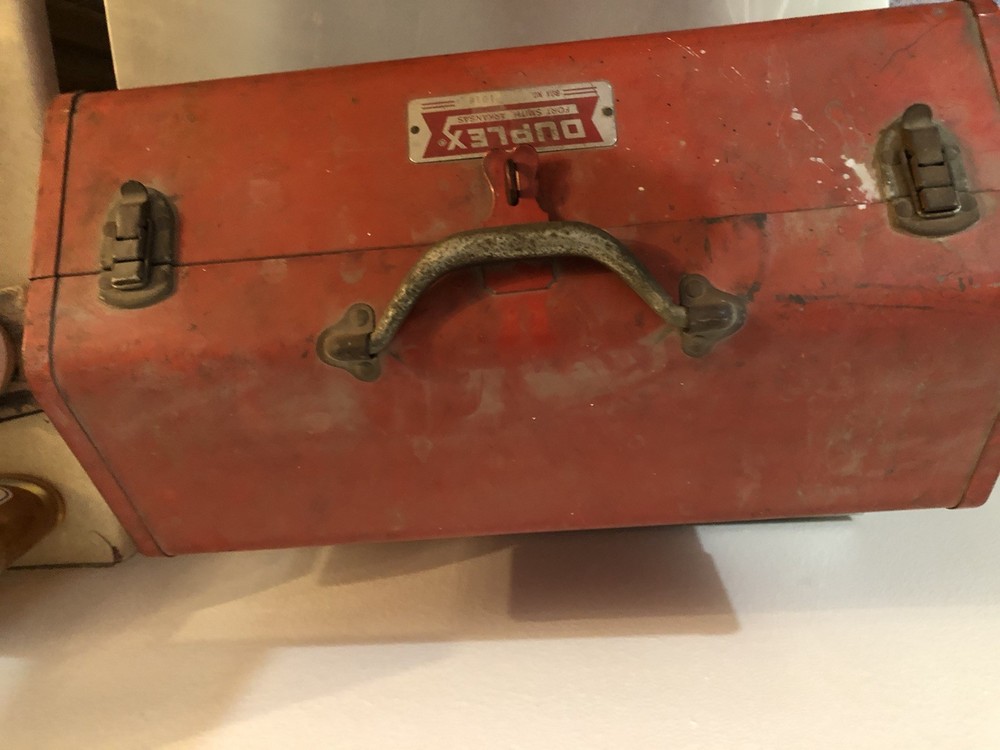 VINTAGE DUPLEX CANTILEVERED TOOL BOX RED MODEL 1018