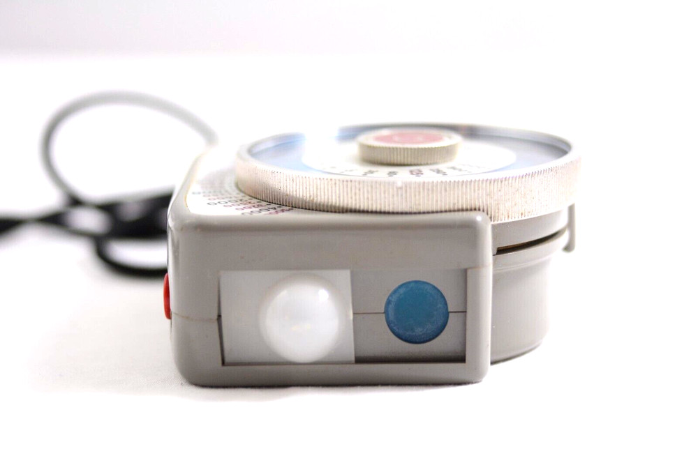 CALUMET CAMERA FLASH METER MODEL M-100 WITH STRAP (UNTESTED)