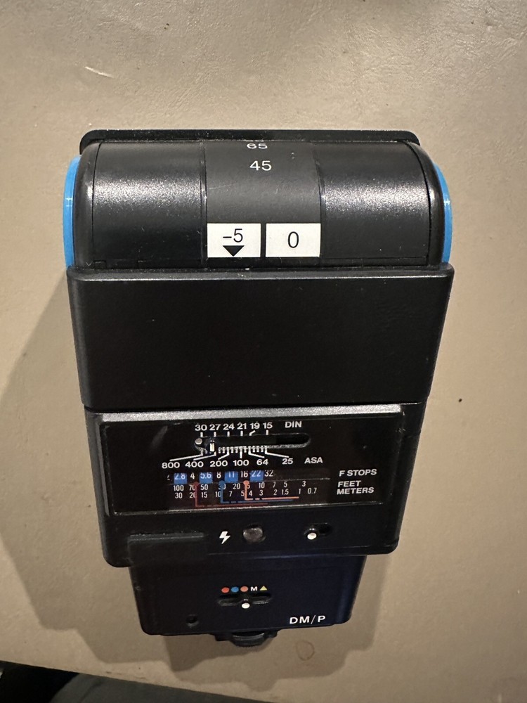 Vivitar Auto Thyristor 3700 Camera Flash UNTESTED