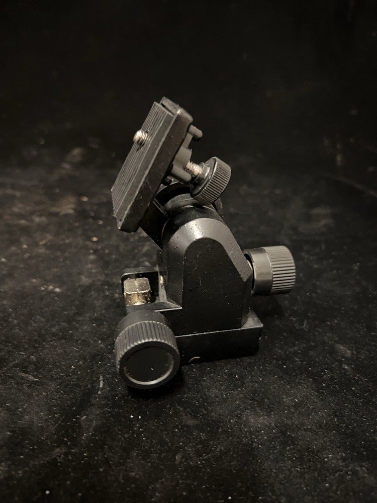 Unbranded tripod head