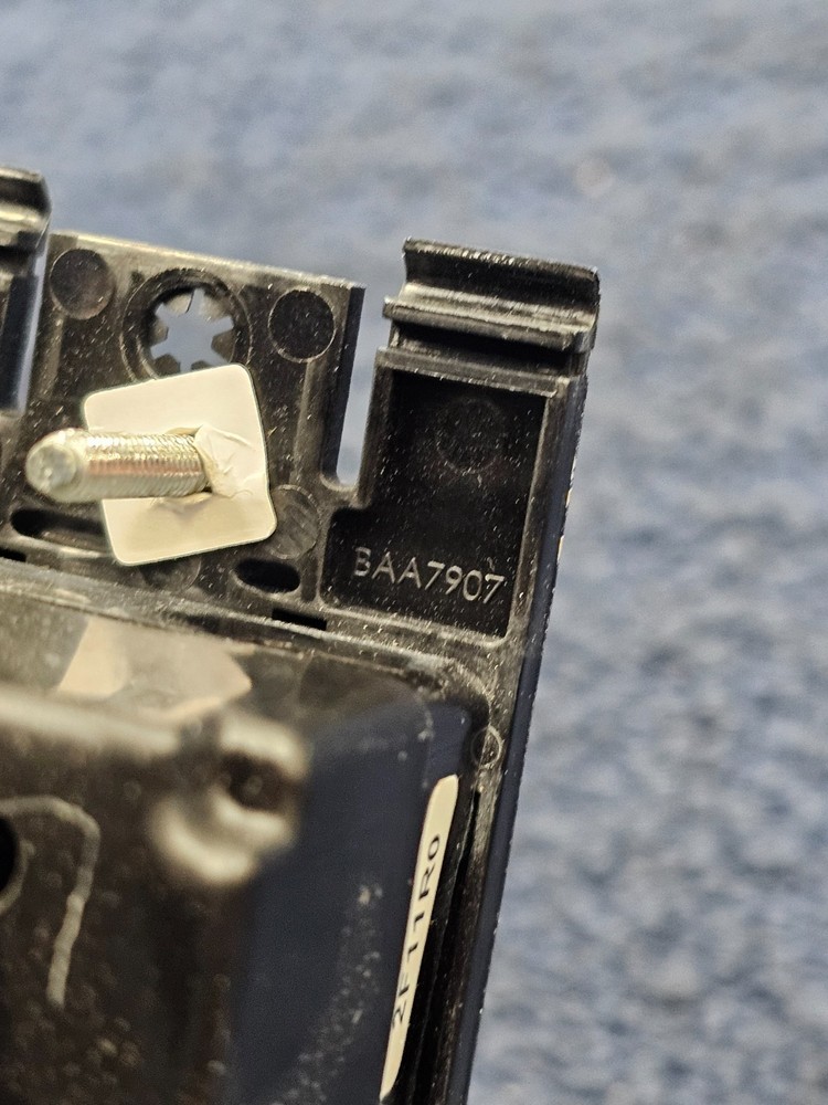 Leviton DLDNK-1W Lumina RF Decora 1Button multi-function BLE Keypad White