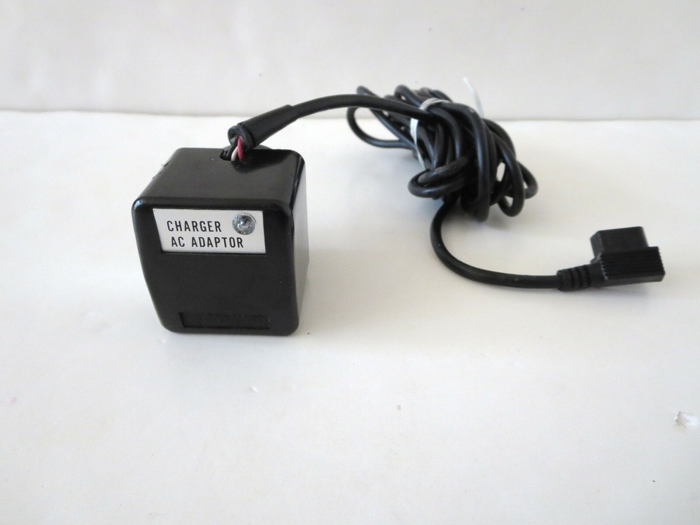 VINTAGE POPULAR 505-S SOLID STATE FLASH UNIT W ITH POWER SUPPLY AND BRACKET