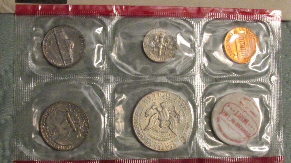1969-D Uncirculated Mint Set – Denver Coins + Mint Token