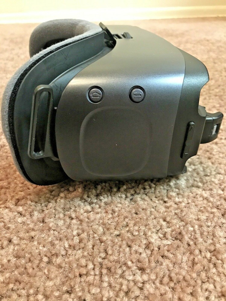 Samsung Gear VR SM-R324 With Controller Virtual Reality Headset Games Apps USB-C