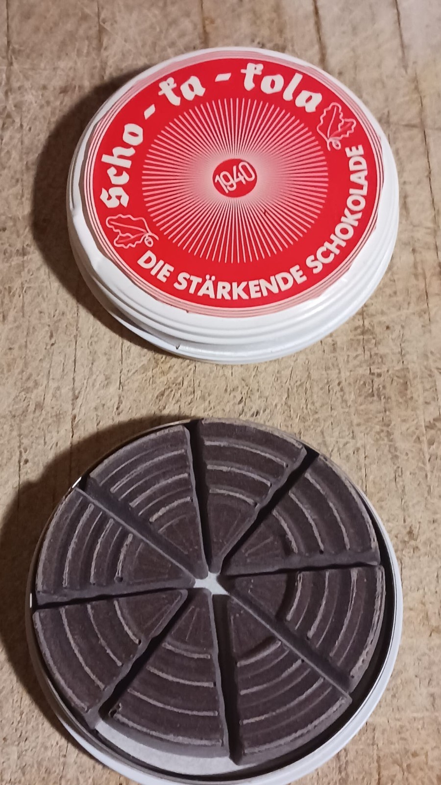 scho-ka- in a WW2 Reproduction can with a 1941 label. New and eatable