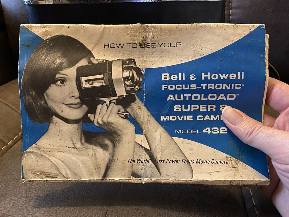Bell & Howell 8mm movie camera, Model 8432 B. Autoload *Powers On C-Description