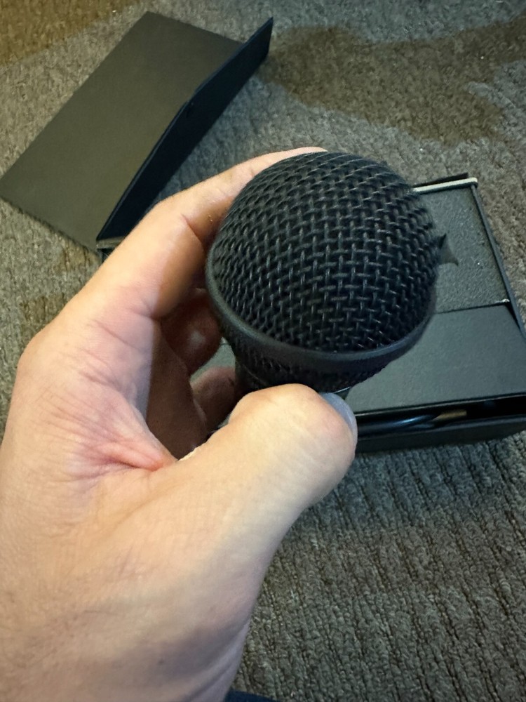 Redback Professional Handheld Unidirectional Dynamic Microphone C0383