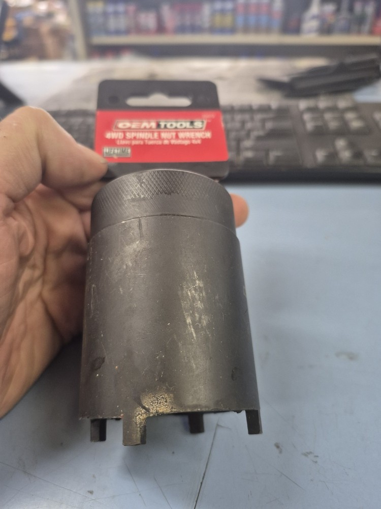 oem 4wd spindal nut wrench