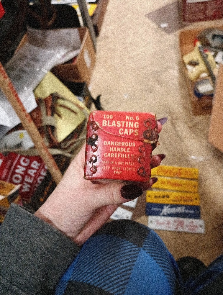 Du Point Blasting Caps Cardboard Box No.6 100 Count