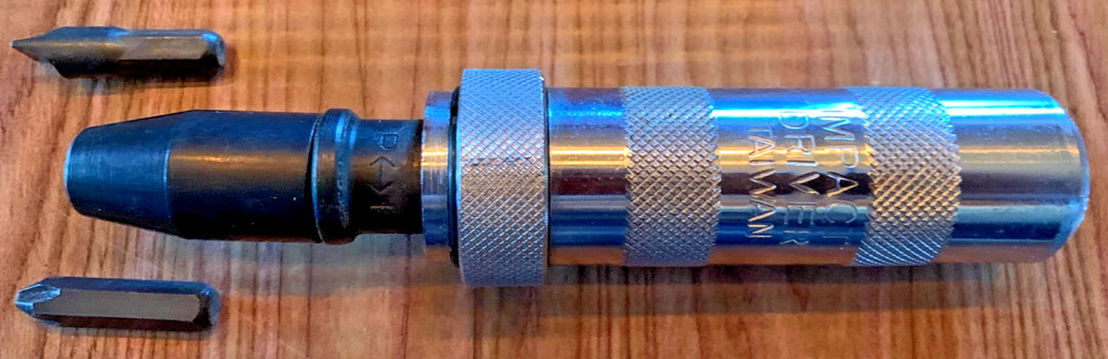 Impact Driver (Right/Left) with 2 Bits, Metal Case [e-04]