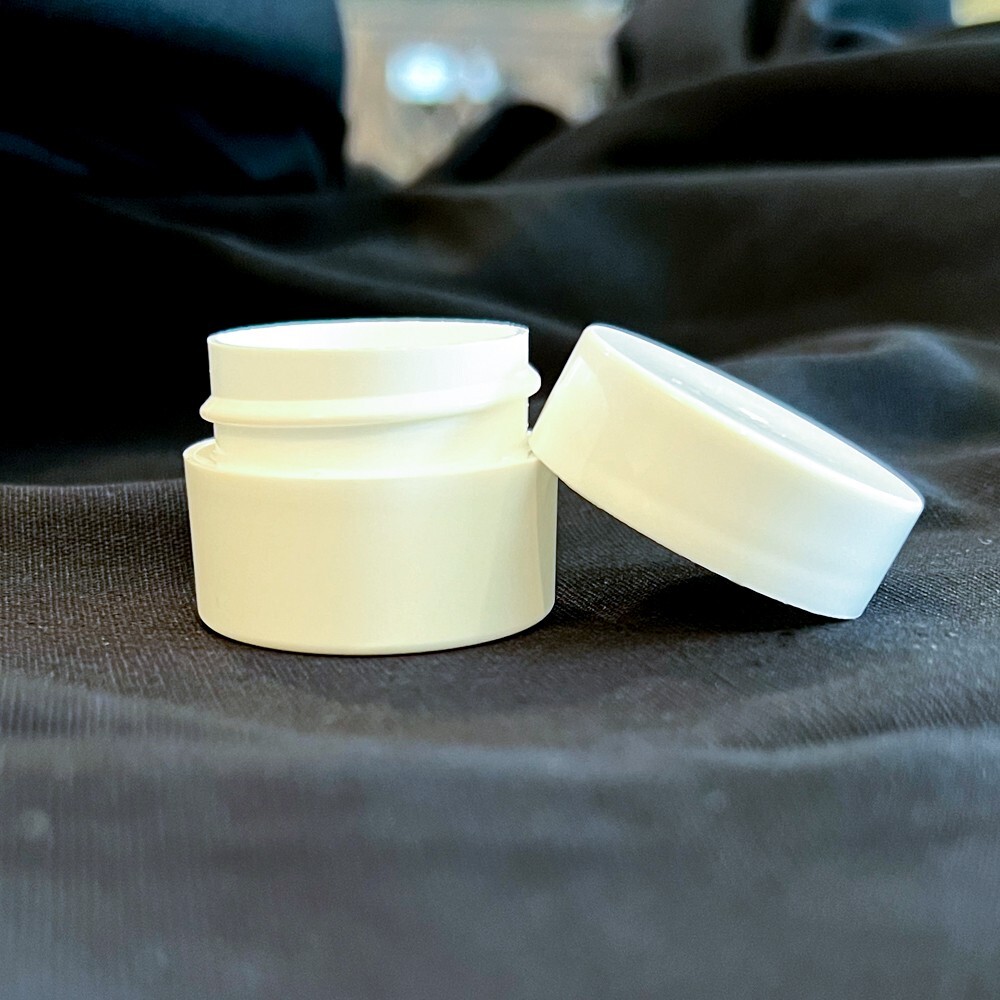 1/4 oz Plastic Jars with Lids