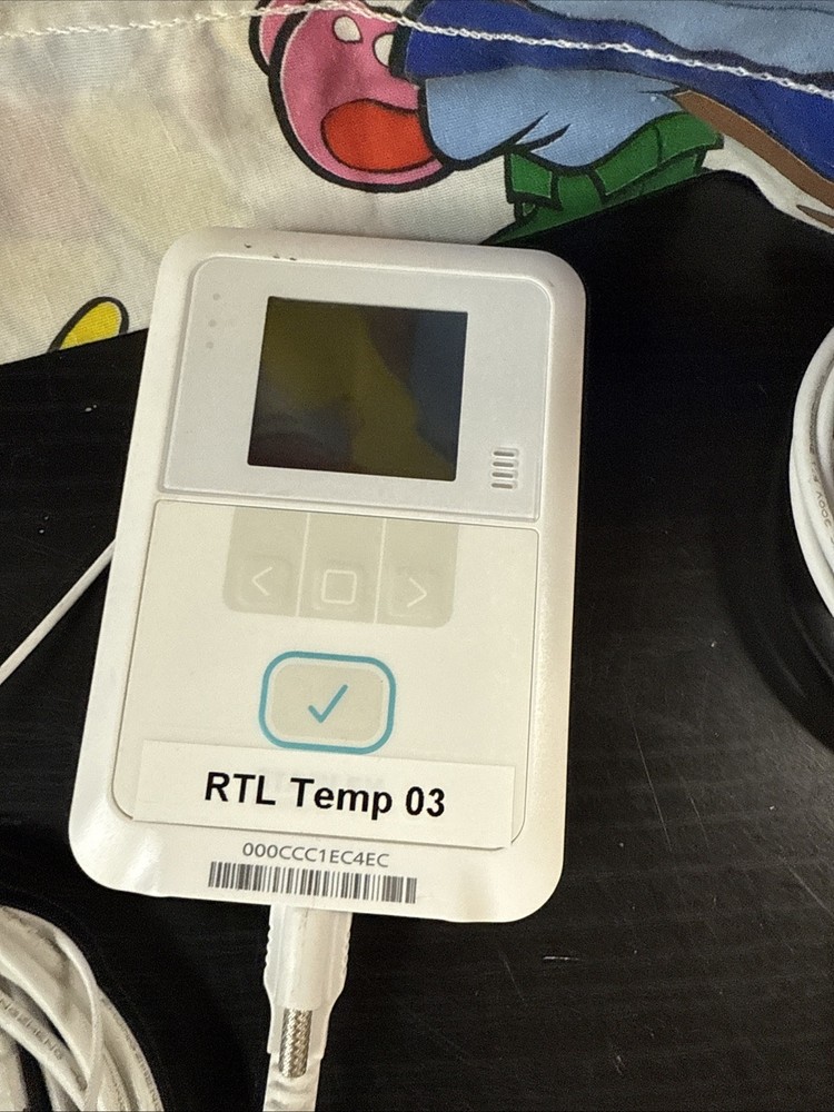 (4) AeroScout TAG-1500-E T15e Multi Use Temperature Tag With Display Untested