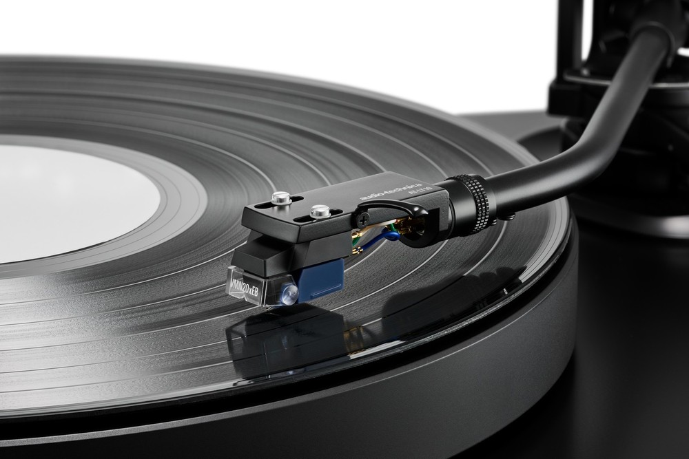 Audio-Technica Headshell/Cartridge Combo Kit AT-VM520xEB/H