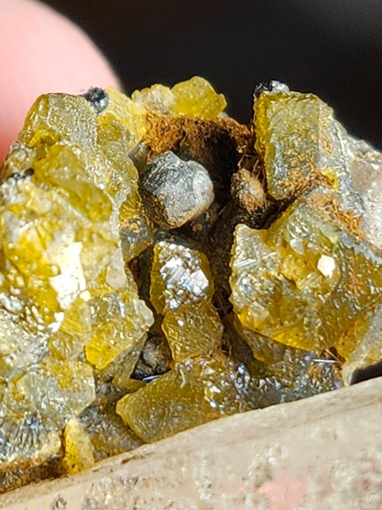 Quartz, Siderite, Fluorescent Apatite, Peru