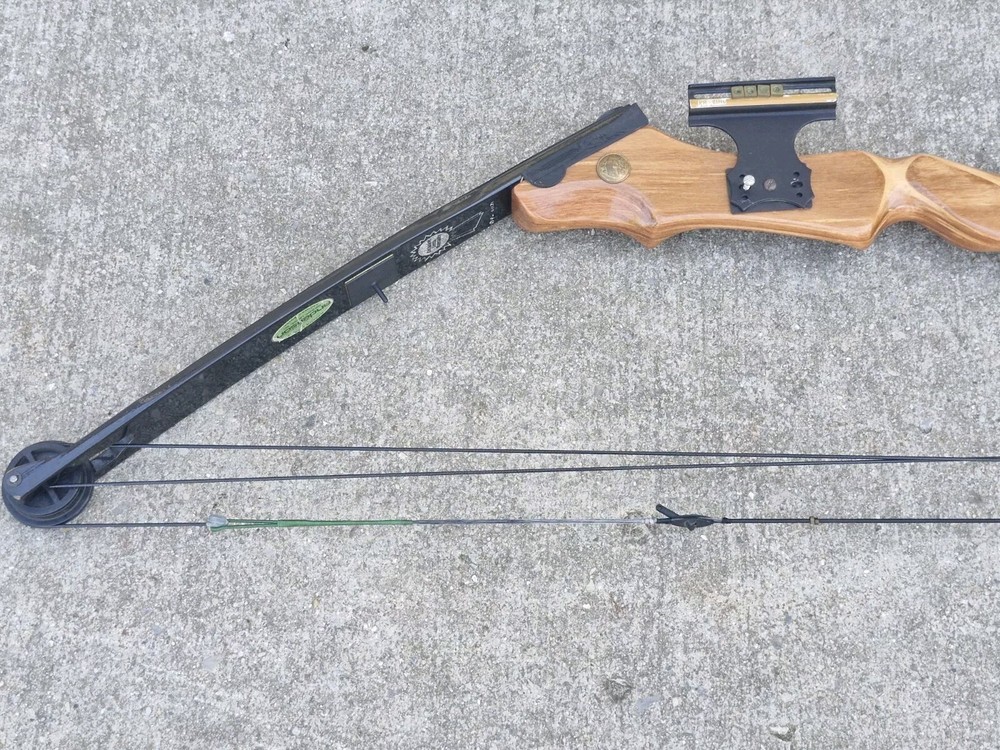 Archery Compound Bow Bear Kodiak Magnum Amo Compound String Length 37” RH
