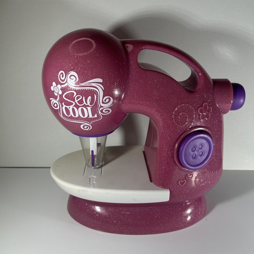2013 Sew Cool Sewing Machine - Spin Master / No Thread EUC Tested and Works!