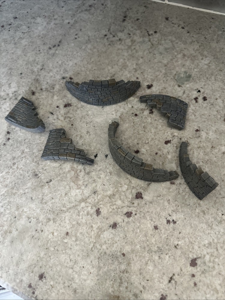 Dwarven Forge Terrain: Castle Builder Ruined 6 Inch Tower Wall .￼