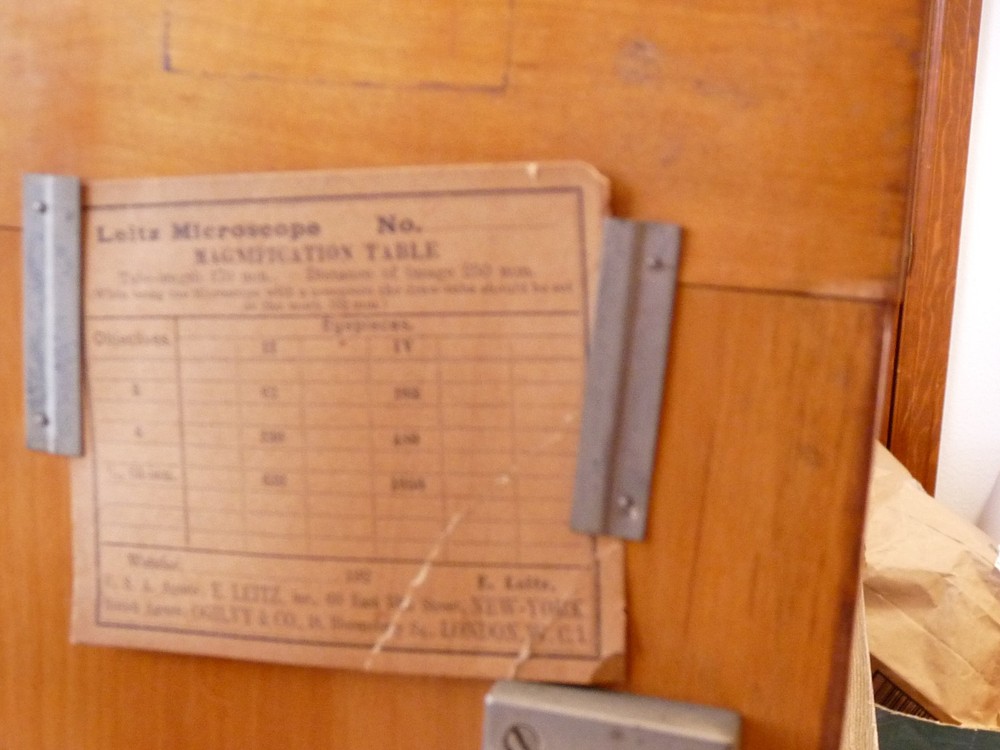 LEITZ MICROSCOPE 10 889