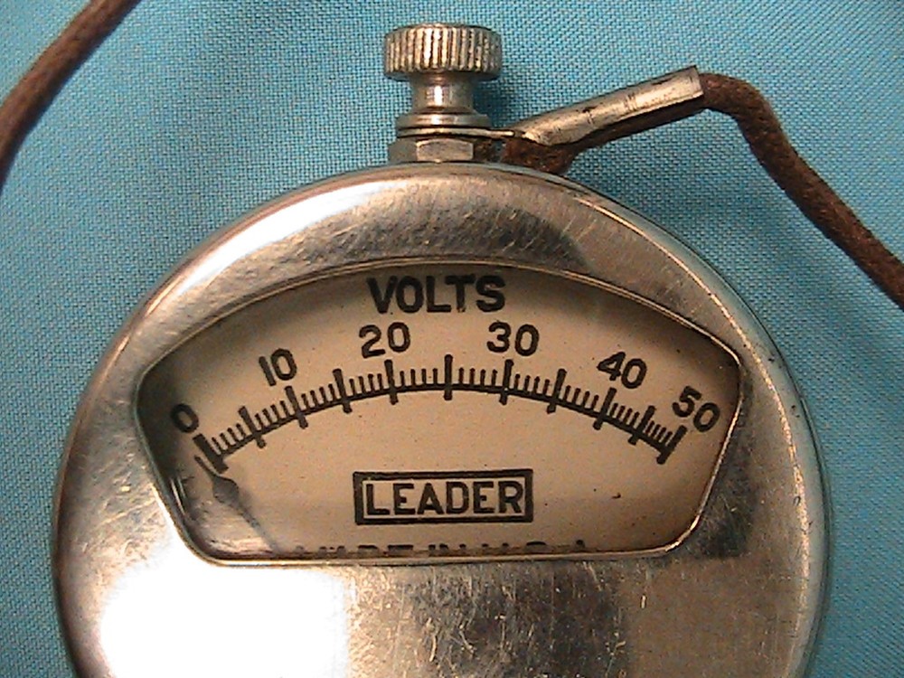 1 USED LEADER B BATTERY TESTER 0 - 50 VOLT