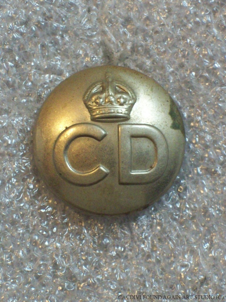 WWII British Civil Defense Kings Crown CD Button World War Insignia Cheney Vtg