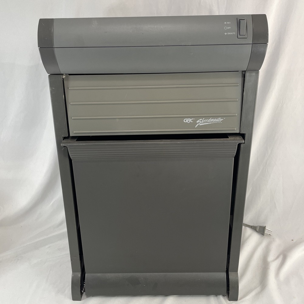 GBC Shredmaster Deluxe Personal Shredder 921S