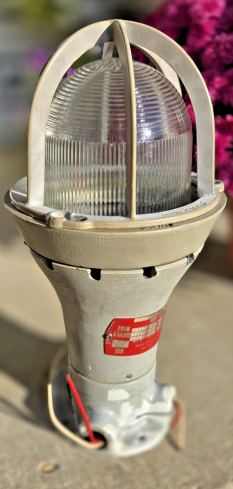 CROUSE-HINDS EXPLOSION-PROOF LIGHTING FIXTURE EVCX215 model M6