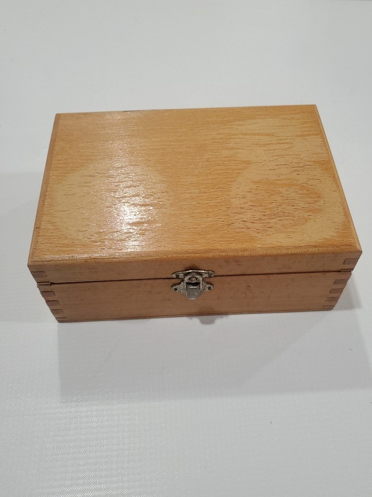 Vtg Chessmen Boxwood , Handcrafted . Unknown Maker.