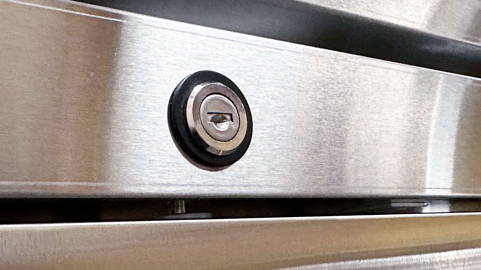 Commercial Reach-In Refrigerator Solid Door 27" Stainless Steel Restaurant