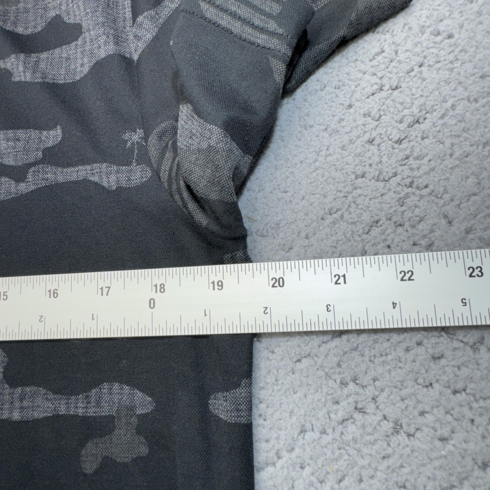 Travis Mathew Polo Shirt Mens Medium Gray Camo Golf WM Phoenix Open Tournament