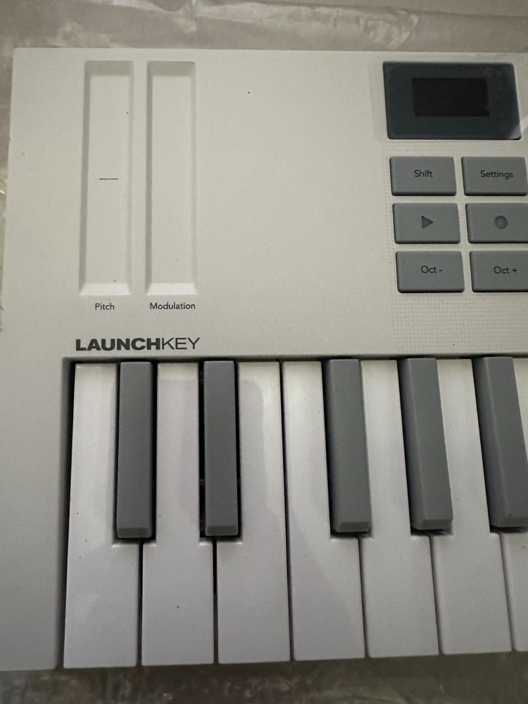 Novation Launchkey Mini 37 MK4 37-key Keyboard Controller - White
