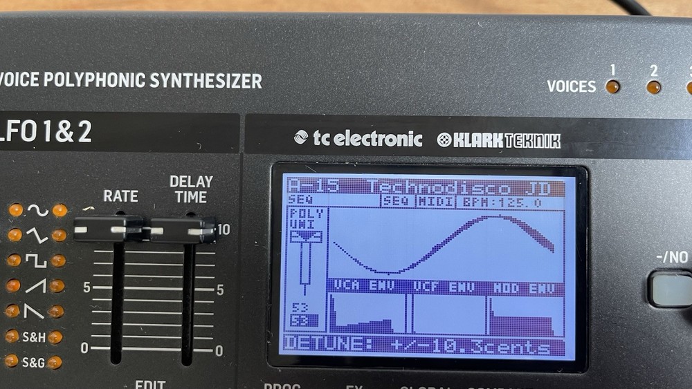 Behringer Deepmind 12D Analog 12-Voice Polyphonic Desktop Synthesizer
