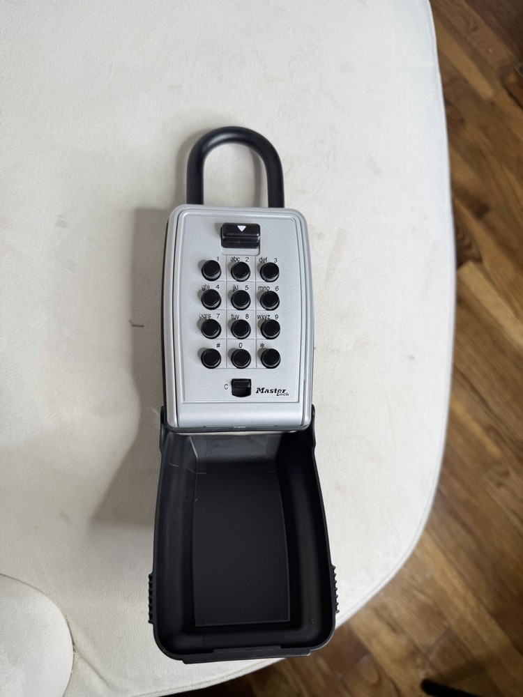 Master Lock Weather-Resistant Key Safe Keypad Combination Black
