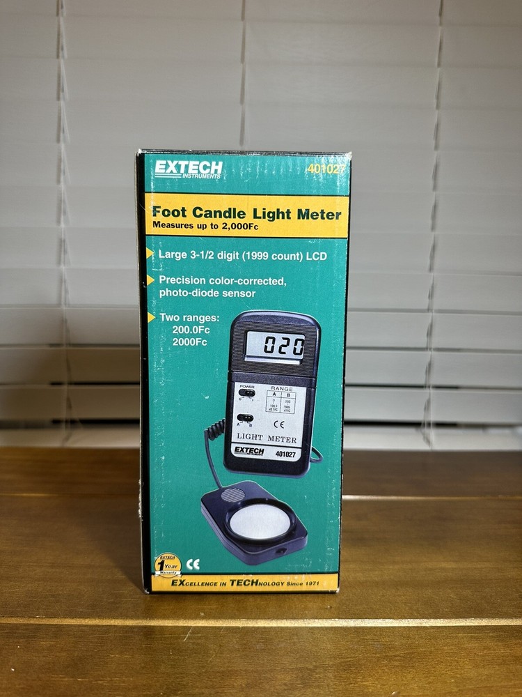 EXTECH 401027 FOOT CANDLE DIGITAL LIGHT METER - TWO RANGE 200FC/2000FC