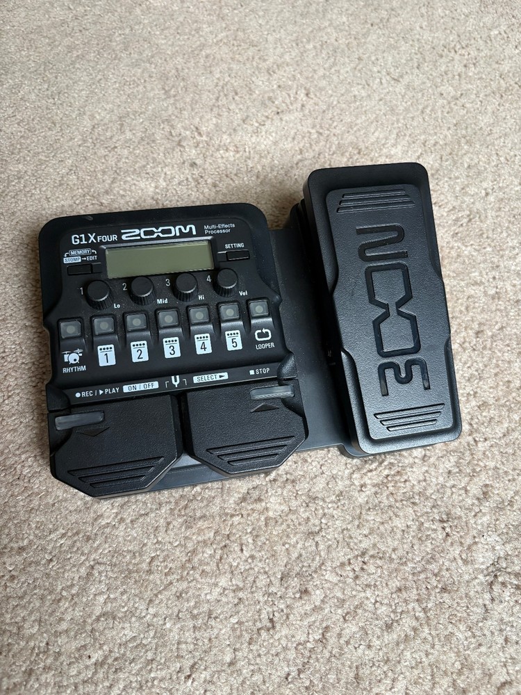 Zoom G1X FOUR Multi-effects Processor with Expression Pedal