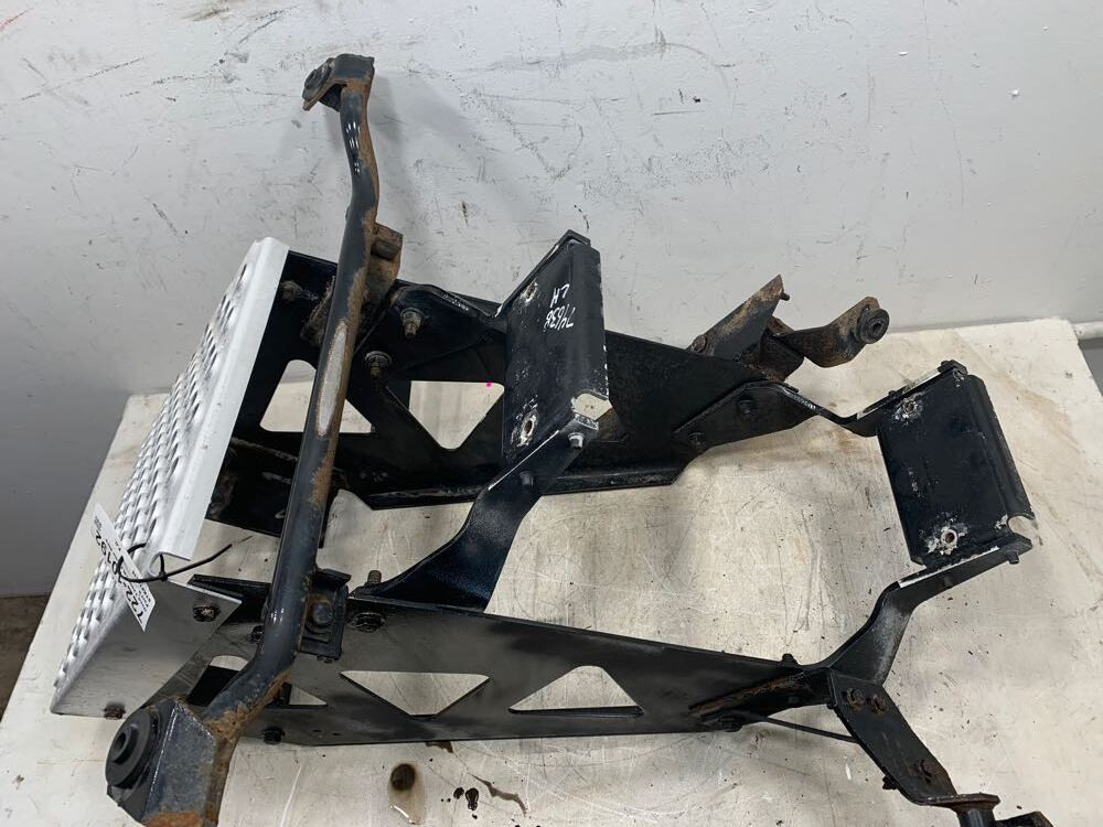 2005 Kenworth T2000 Frame Step (722-10192)