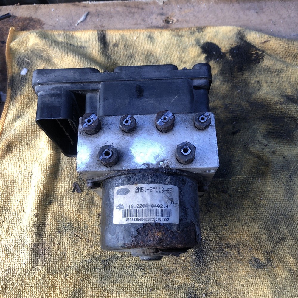 Ford Focus ABS Pump Control Module 2M512M110EE  — TESTED